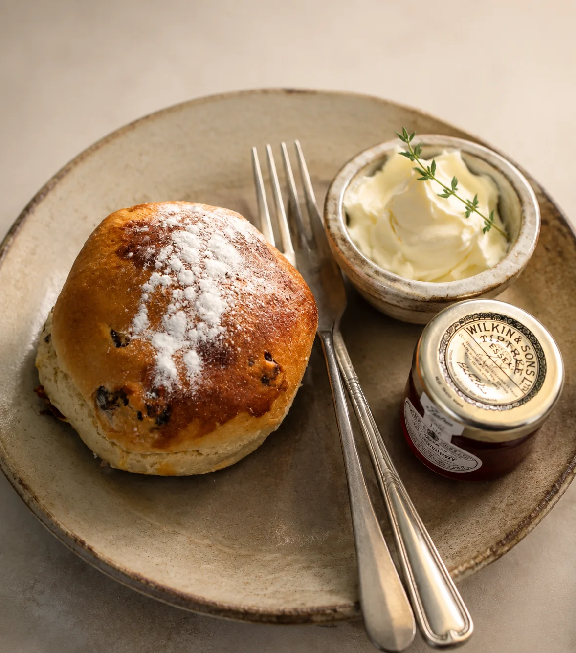 Woody's Cafe Cream scones